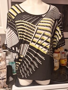 JM Collection Black and Yellow Graphic Short Sleeve Top
